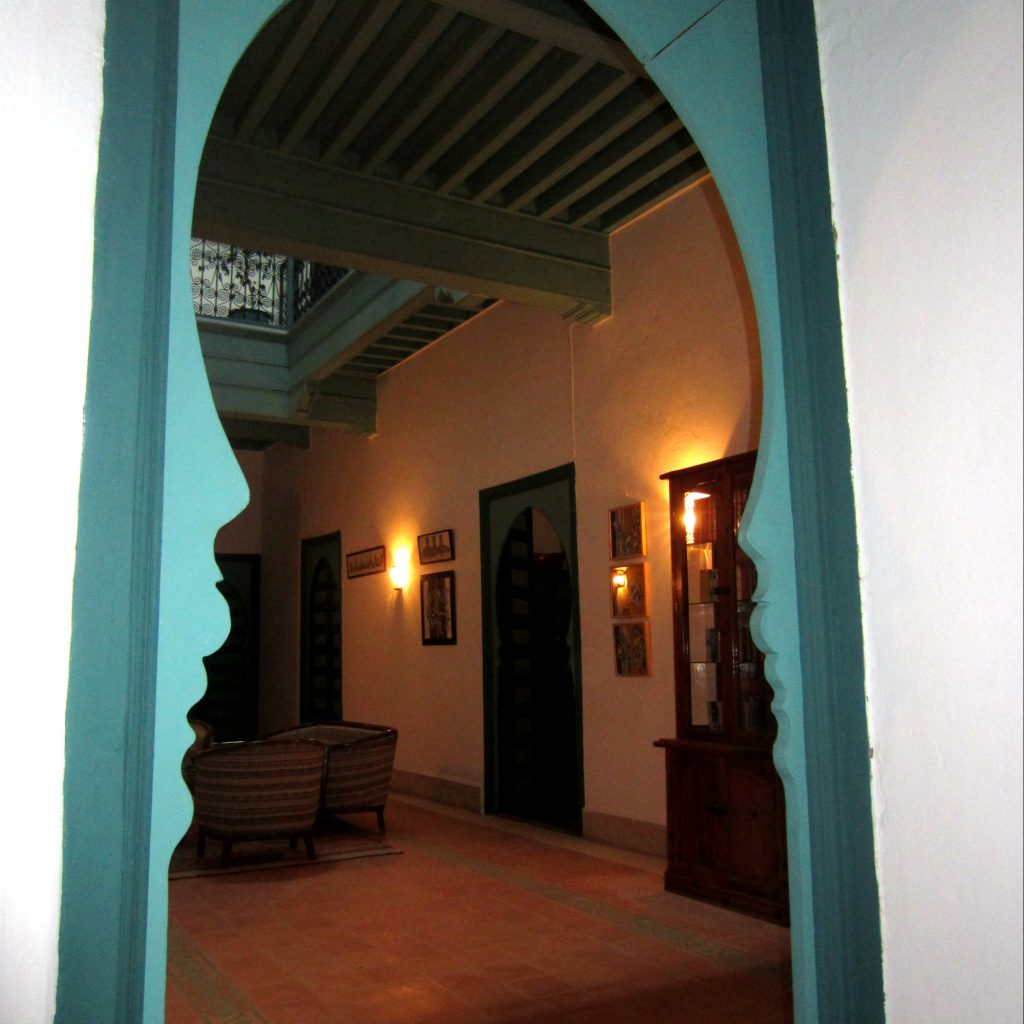 intrari holuri desdemona palazzo