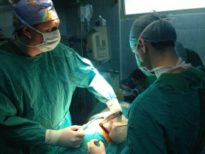 in sala de operatie dr. Petrut Bogdan